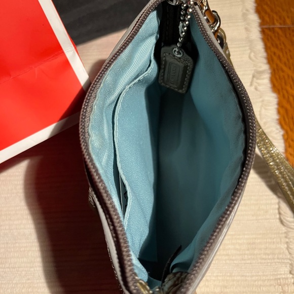 🎉!LIKE NEW🎊 Beautiful, Coach, shiny wristlet! - Picture 7 of 15